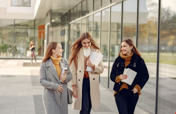 Tips voor studenten bij het afsluiten van een zorgverzekering Tips voor studenten bij het afsluiten van een zorgverzekering